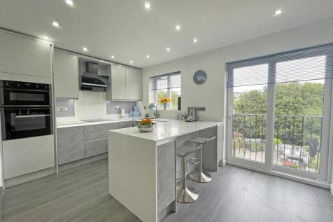 Hawthorn Way 44 - Kitchen.jpg