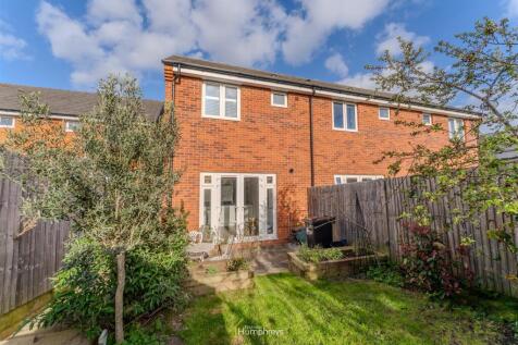 Dewberry Close-3.jpg
