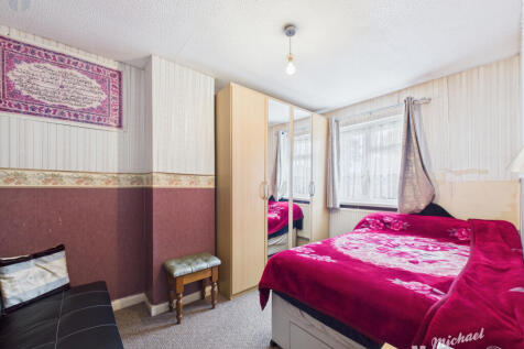 CAM03218G0-PR0759-STILL001