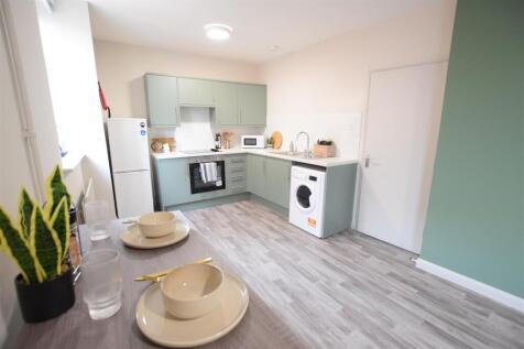 27/28 - Carholme Road - Student Apartment photo 4