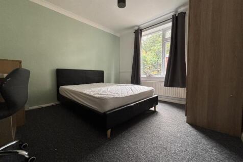 Bedroom 1.jpg