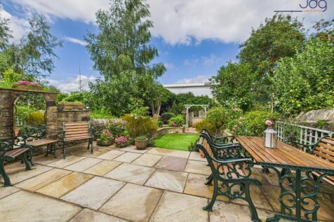 A blend of lawn and paved stone