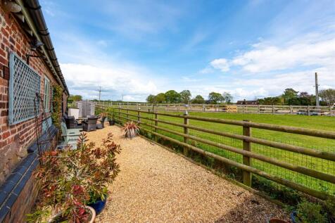 The Gatehouse-garden3.jpg