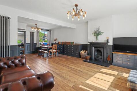 Living / Dining Area