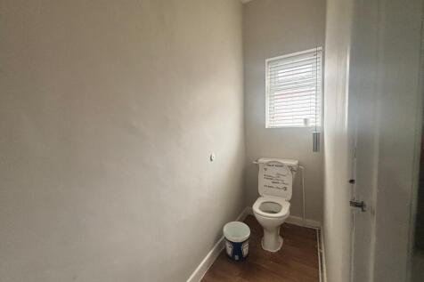 Toilet T202606111132.jpg