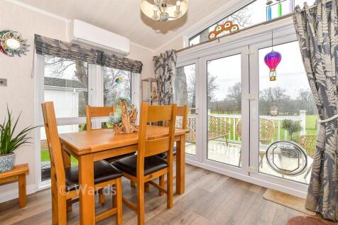 Kitchen/ Dining Area