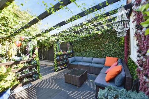 0bfb0857-garden 20pergola.JPG