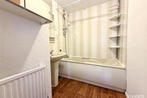 Bathroom (4).jpg