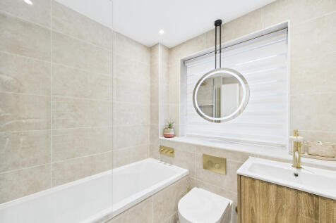 CAM01354G0-PR0611-STILL020