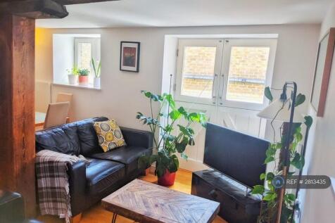 Living Room (2)