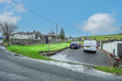 Detached Driveway to the Rear