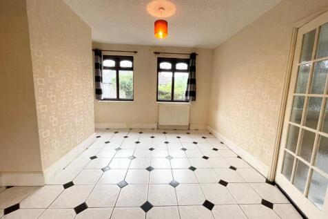Brock Bank, Huddersfield, West Yorkshire, UK, HD5 photo 4
