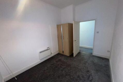 8 The Drive, Leicester photo 4