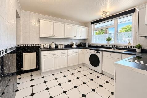 Elizabeth House, Albany Road, Pilgrims Hatch, Essex photo 4