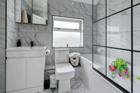13 Deansfield Close-14.jpg
