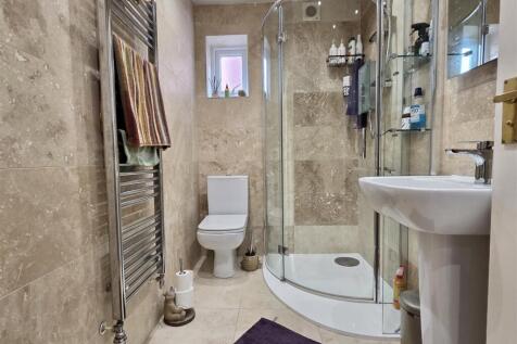 SHOWER ROOM/WC