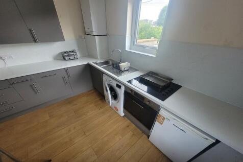 4 bedroom 1st Floor Flat in Henleaze photo 4