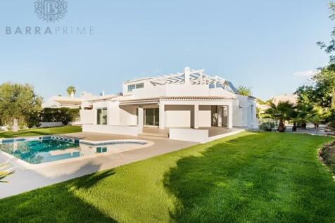 Essence Villa - 4-Bedroom Villa with Private Pool in Vilamoura (Fully Renovated in 2025)