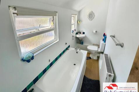 GROUND FLOOR BATHROOM