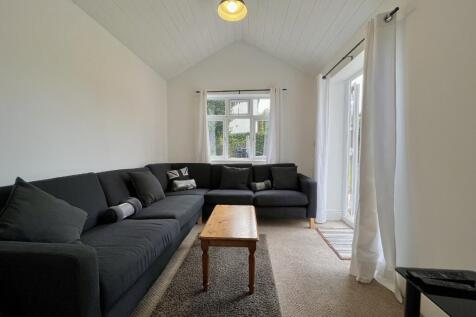 **STUDENT** Heathwood Road, Bournemouth, Dorset, BH9 2JY photo 4