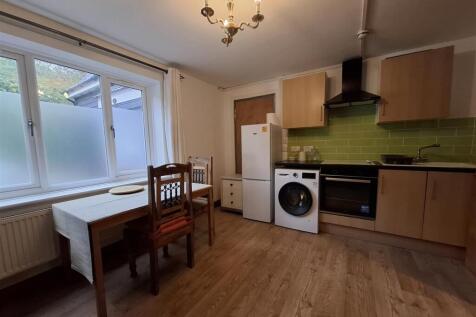 An Annexe/ Flat in Foxley Place, Loughton, Milton Keynes photo 4