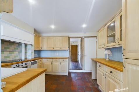 CAM03218G0-PR0261-STILL015