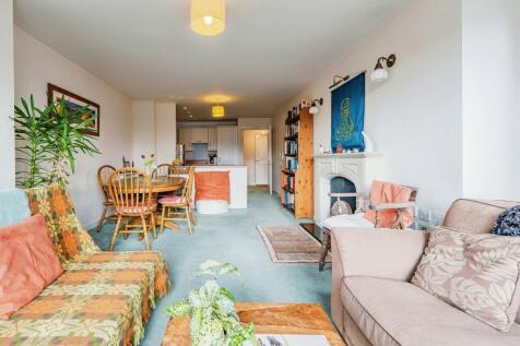 Lounge dining are...