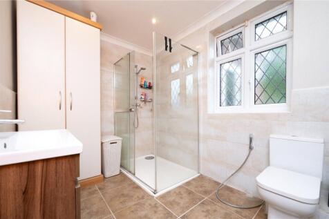 Chiswell Green Lane, St. Albans, Hertfordshire, AL2 photo 4