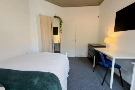 Bright double bedroom with study desk and stora...
