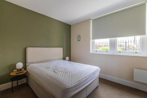 Cathedral Road 74-76, 10-1.jpg