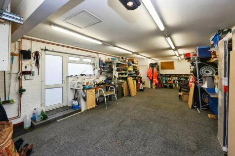 Garage/Workshop