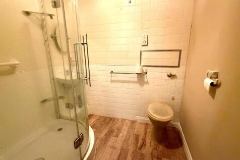 3-PIECE SHOWER ROOM EN-SUITE