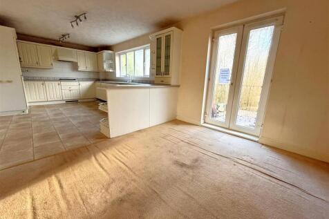 kitchen dining room.jpg