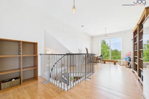 Mezzanine level for bedroom or home office