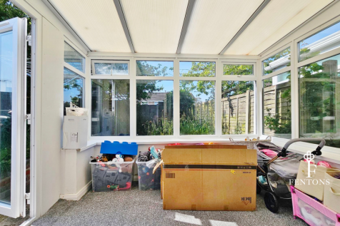 Laburnum Crescent, Kirby Cross photo 4
