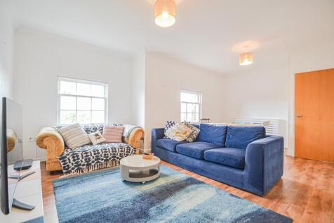 Lounge / Dining Area