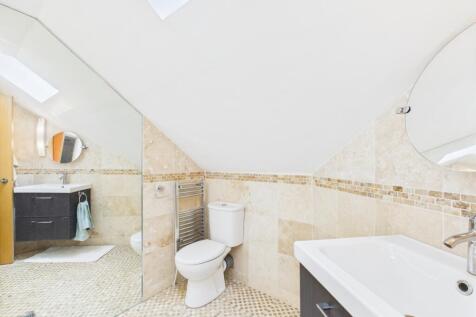 CAM03729G0-PR0082-STILL026