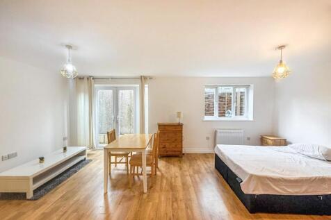 Living area/bedroom