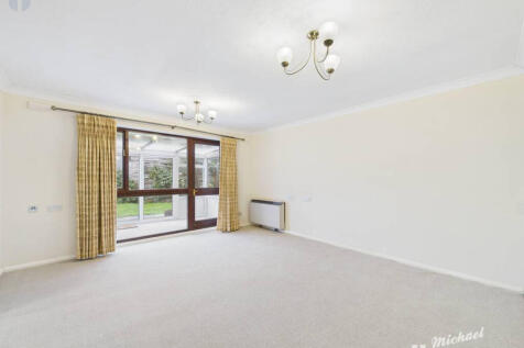 CAM03218G0-PR0836-STILL006-thumbnail-h750-70