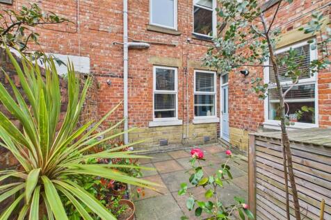PRIVATE REAR YARD