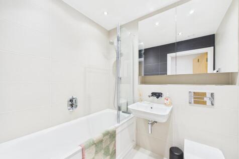 CAM02136G0-PR0505-STILL002