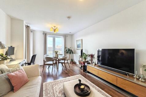 Open plan lounge/kitchen/dining area