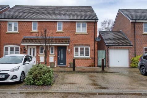 Front of Property - EweMove Swindon South