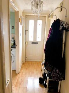Hallway to front door and kitchen (l)