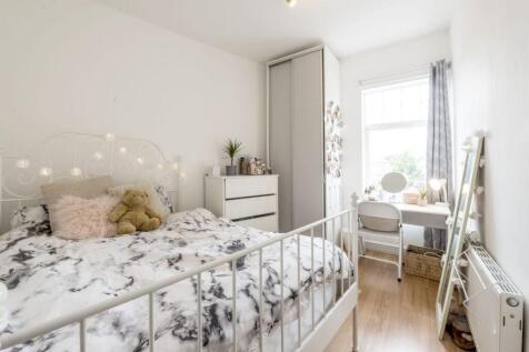 Bright bedroom with double bed and study desk...