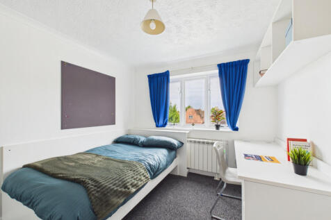 3 Bedroom Apartment, Pin Hill Student Accommodati