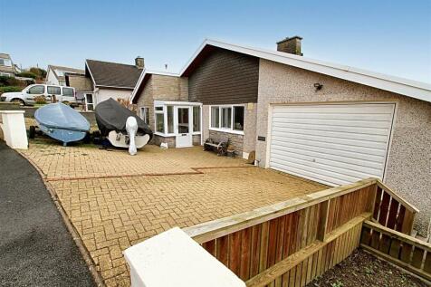 Front of property with drive