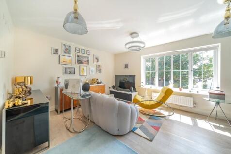 Walton-on-Thames, Surrey, KT12  photo 4