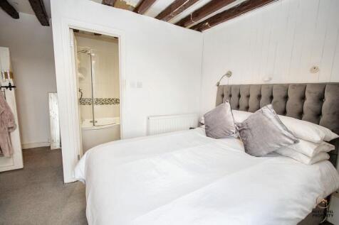 Bedroom 1 &amp; En-Suite Bathroom