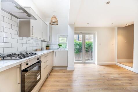 London, NW10 - property photo